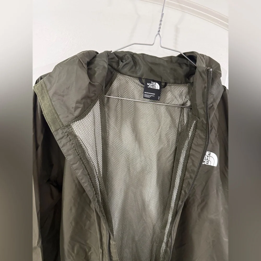 The North Face Men’s Medium Hooded Windbreaker Jacket Dark Green Lightweight Zip